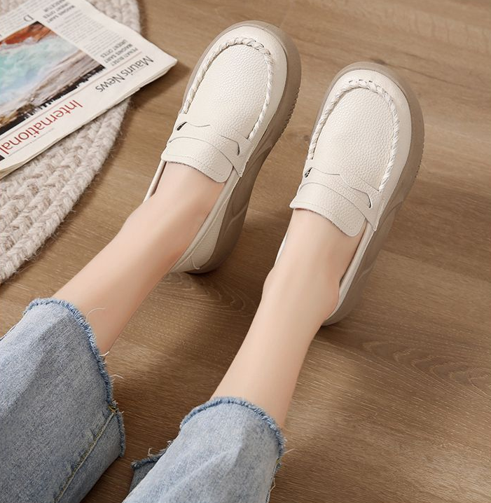 Womens white hot sale moccasin shoes