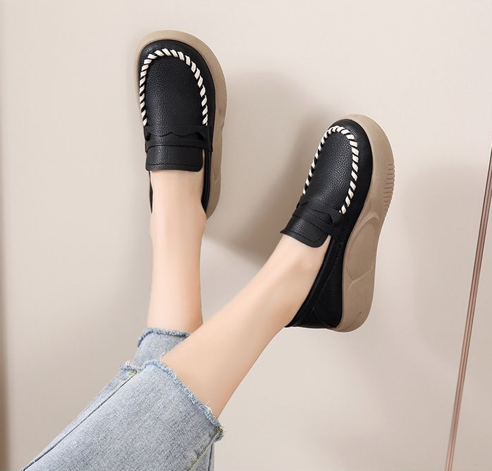 Classiqe Moccasin Orthopedic Shoe